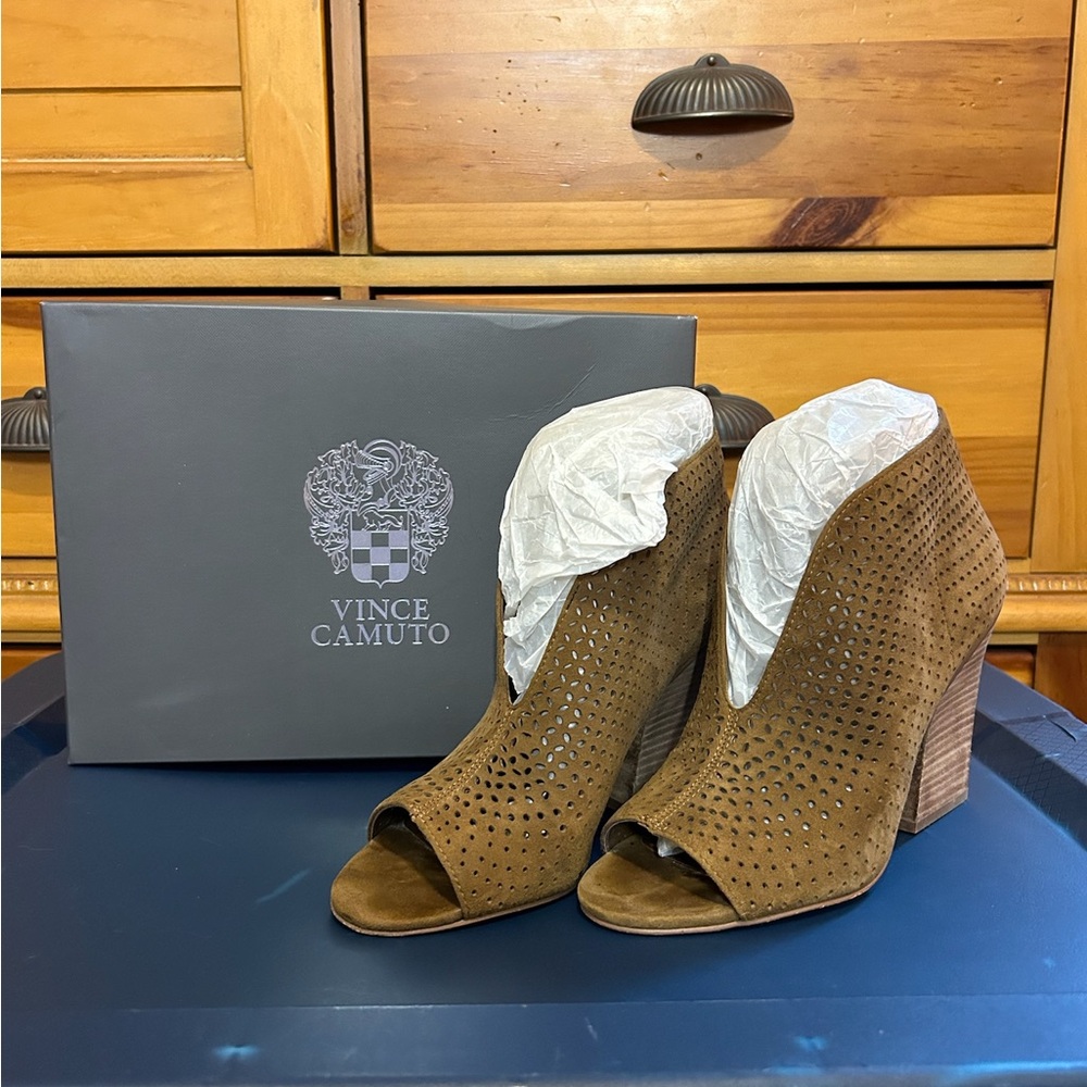 EUC Vince Camuto Kainan suede booties. Size 8.5.